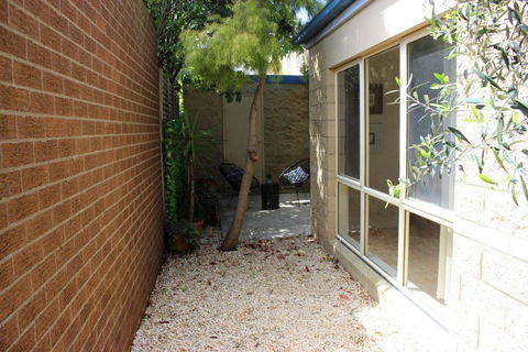 Annies Place - Sydneys Hotel 4