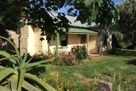 Tarndwarncoort Farmers Cottage - Sydneys Hotel 3