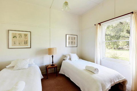 Tarndwarncoort Farmers Cottage - Sydneys Hotel 2