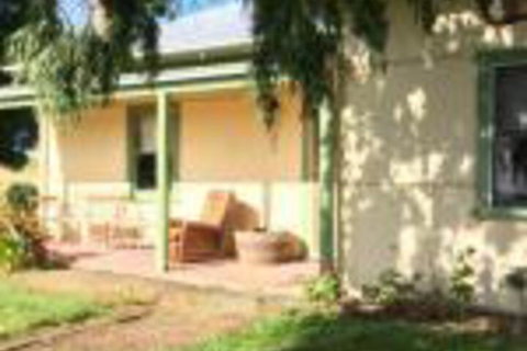Tarndwarncoort Farmers Cottage - Sydneys Hotel 0