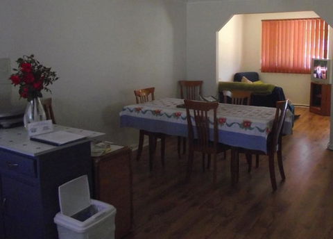 Aly's Cottage - Sydneys Hotel 2