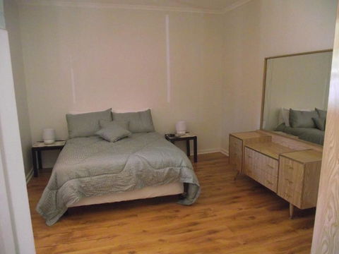 Aly's Cottage - Sydneys Hotel 3
