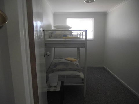 Aly's Cottage - Sydneys Hotel 5