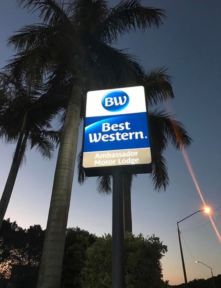 Pialba QLD Sydneys Hotel