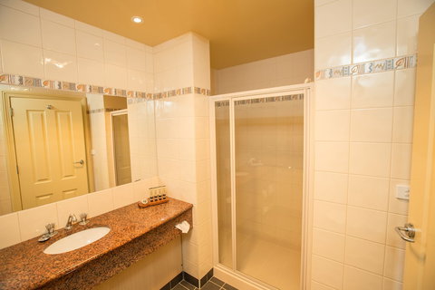 Strahan Village - Sydneys Hotel 5