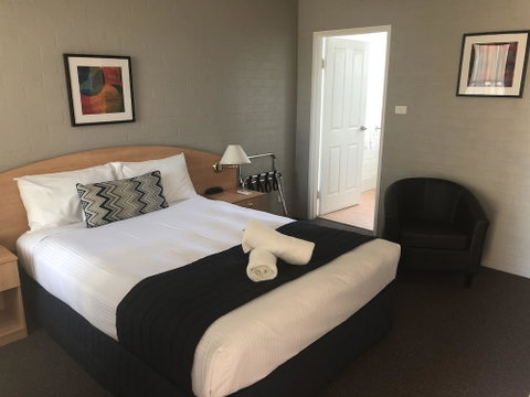 Best Western Coachman's Inn Motel - Sydneys Hotel 4