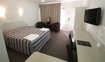 Sydneys Hotel
