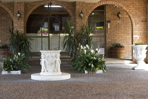 Cumberland Motor Inn - Sydneys Hotel 0