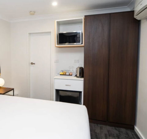Littomore Bathurst - Sydneys Hotel 3