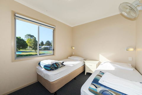 Reflections Holiday Parks Tuncurry - Sydneys Hotel 5