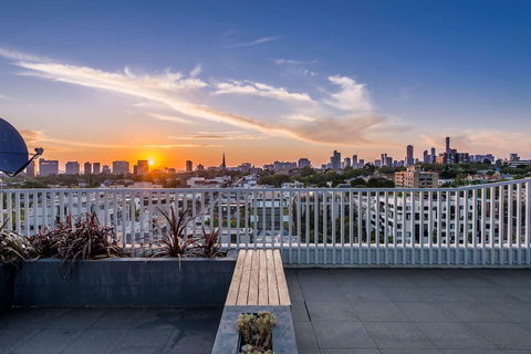 Oaks Melbourne South Yarra Suites - Sydneys Hotel 0