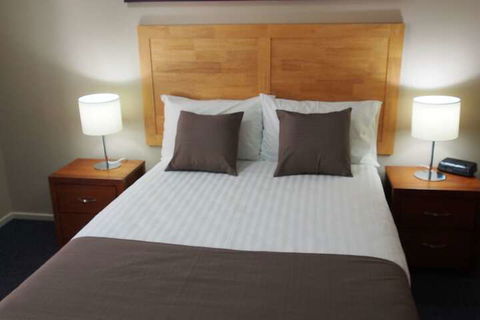 Dongara Hotel Motel - Sydneys Hotel 6