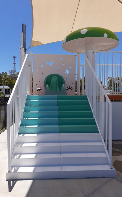 Queens Beach Tourist Village - Sydneys Hotel 5