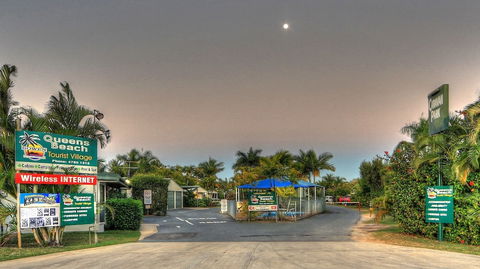 Queens Beach Tourist Village - Sydneys Hotel 1