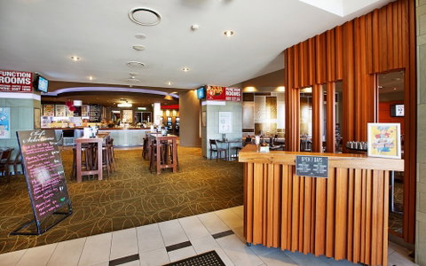 Nightcap At Hinterland Hotel - Sydneys Hotel 6