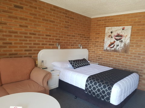 Cousins Motor Inn - Sydneys Hotel 3