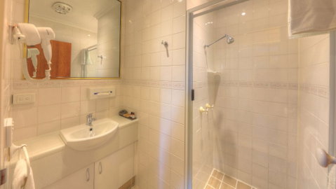 Cousins Motor Inn - Sydneys Hotel 2