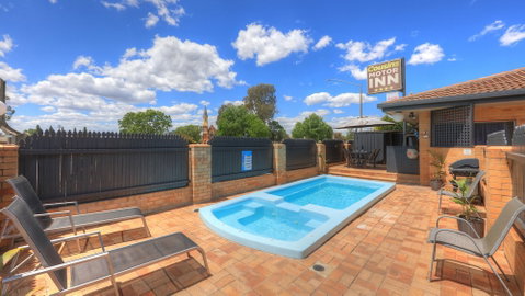 Cousins Motor Inn - Sydneys Hotel 0