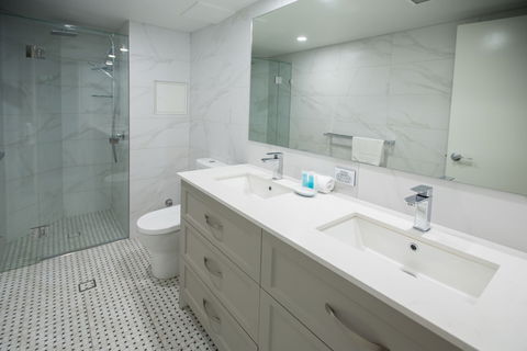 Miami Beachside Holiday Apartments - Sydneys Hotel 6