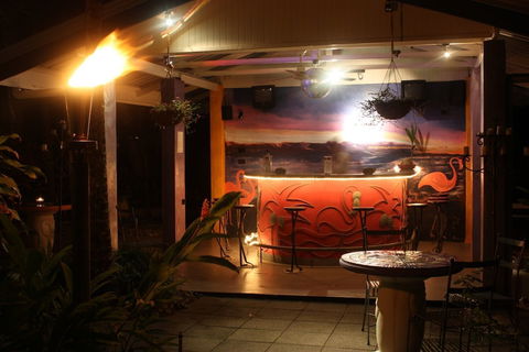 Pink Flamingo Resort - Sydneys Hotel 3