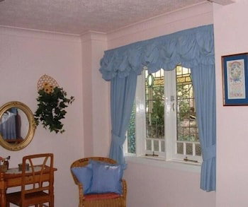 Riviera Bed And Breakfast - Sydneys Hotel 6