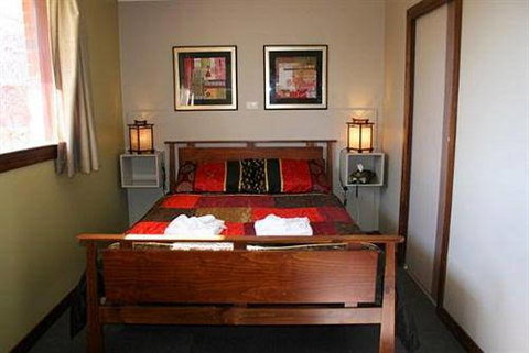 Golden Embers Apartments - Sydneys Hotel 3