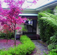 Valley of the Waters BB - Sydneys Hotel