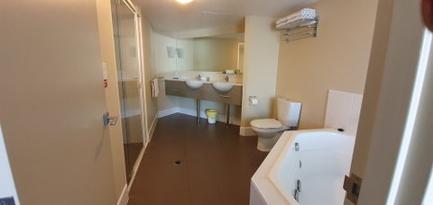 Pier Resort - Sydneys Hotel 4