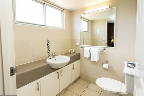 White Crest Apartments - Sydneys Hotel 7
