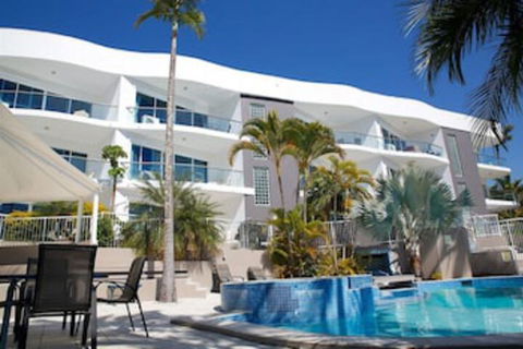 Arc Resort - Sydneys Hotel 0