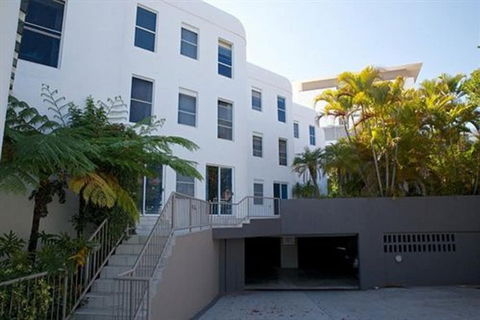 Arc Resort - Sydneys Hotel 1