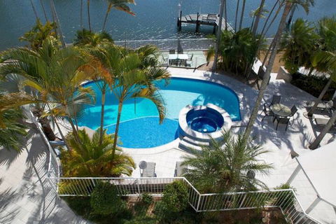 Arc Resort - Sydneys Hotel 6