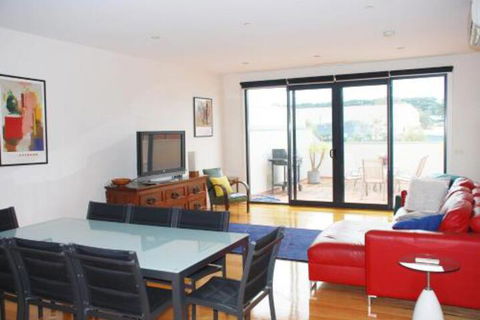 POSITION PERFECT CENTRAL INVERLOCH - Sydneys Hotel 0