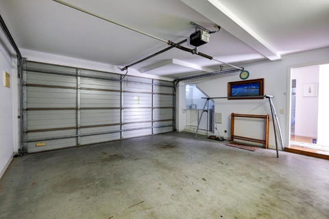 BEACH BAY BEE PET FRIENDLY - Sydneys Hotel 1