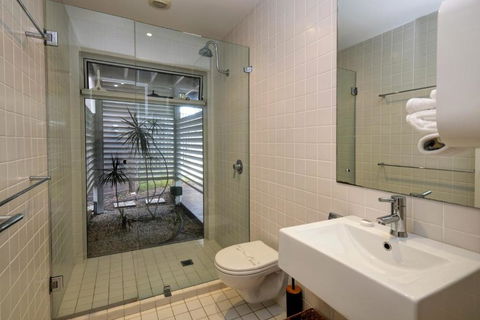 BEACH BAY BEE PET FRIENDLY - Sydneys Hotel 5