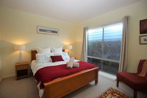 POINT BREAK WEEKLY ONLY - Sydneys Hotel 3