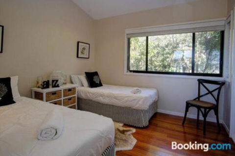 ROCKPOOL (4 Night Min) - Sydneys Hotel 3