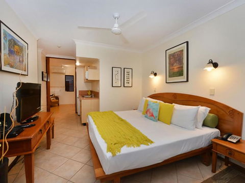Poolside Studio - Sydneys Hotel 5