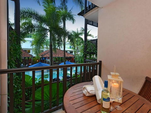 Poolside Studio - Sydneys Hotel 6
