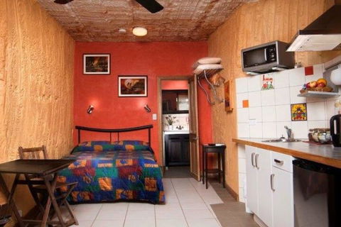 The Underground Motel - Sydneys Hotel 3