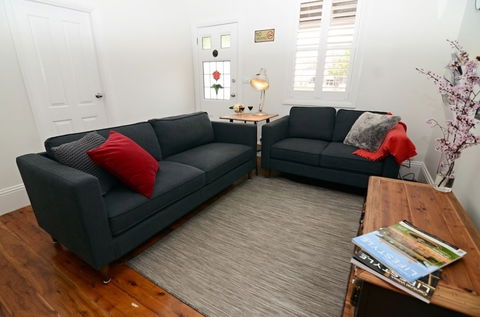 Thelma's Temora - Sydneys Hotel 5
