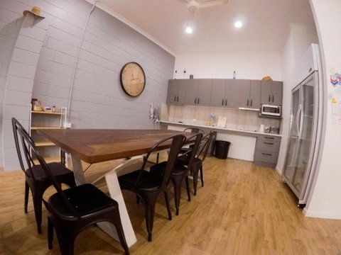 Bunk Inn Hostel - Sydneys Hotel 3