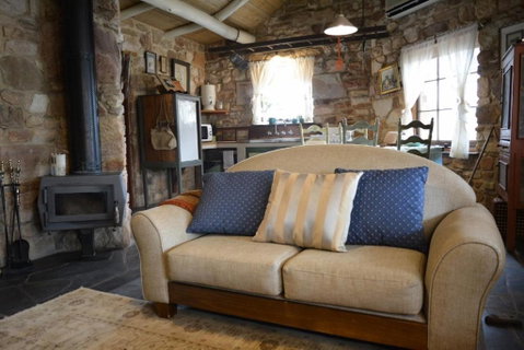 Trestrail Cottage B & B - Sydneys Hotel 6
