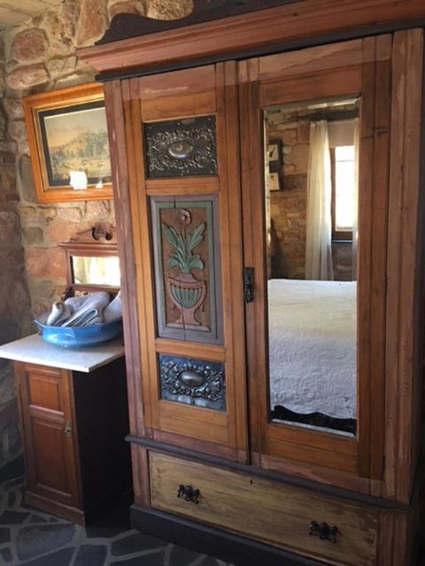 Trestrail Cottage B & B - Sydneys Hotel 1