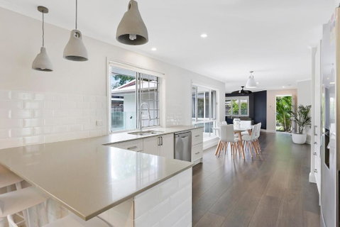 Poolside Noosa Oasis Pet Friendly - Sydneys Hotel 2