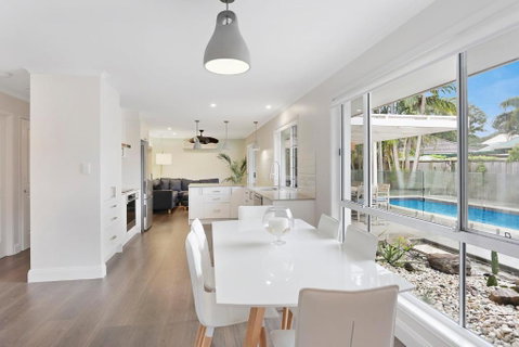 Poolside Noosa Oasis Pet Friendly - Sydneys Hotel 6
