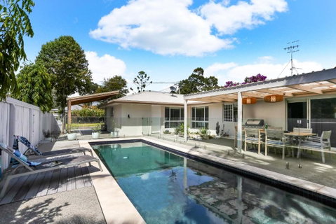 Poolside Noosa Oasis Pet Friendly - Sydneys Hotel 4