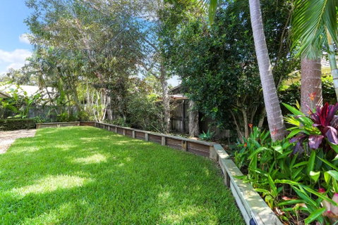 Poolside Noosa Oasis Pet Friendly - Sydneys Hotel 5