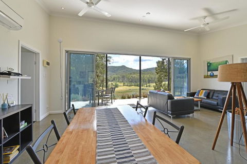 Valle Laguna - Sydneys Hotel 2