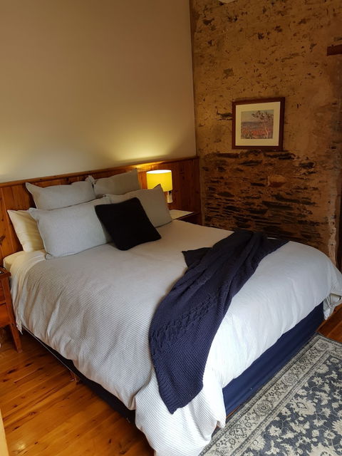 William Hunts Retreat Cypress Studio - Sydneys Hotel 3